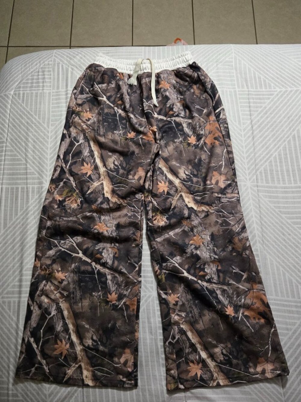Camo Print Wide Leg Lounge Pants Elastic Waist Drawstring Medium NWOT